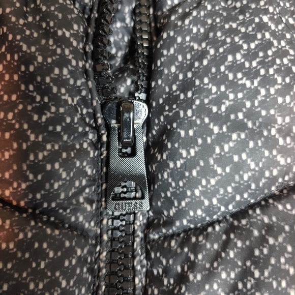 Guess Quilted Puffer Jacket full zip women's Size L Black with white pattern - Picture 10 of 16